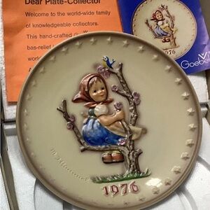 M.I Hummel 6th annual collectors plate from 1976 ~No. 269 ~ Goebel West Germany